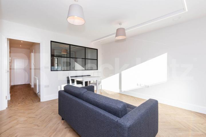 Spacious studio / one bed to rent stone throw away from Finsbury Park Seven Sisters Road, Finsbury Park